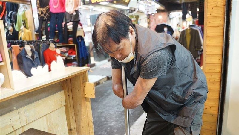 獨／上臂剩30公分　賣杏仁茶養7口