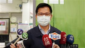 台鐵瑞芳猴硐段  林佳龍：全線可望3日清晨通車台鐵瑞芳－猴硐路段109年12月4日邊坡大面積坍塌，經台鐵搶修後東正線已恢復通車。交通部長林佳龍2日前往視察搶修進度並受訪表示，西正線原預估2月8日通車，可望提早至3日清晨通車。中央社記者沈佩瑤攝  110年2月2日