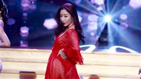 張家瑋,性感,洗澡,肚兜。圖／民視提供