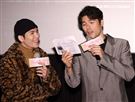 蕭敬騰、鳳小岳、張書豪一起飆唱電影「跟你老婆去旅行」主題曲。（記者邱榮吉/攝影）