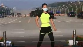 ▲緬甸體育老師拍攝體操影片卻錄下了軍方政變。（圖／翻攝自IG）