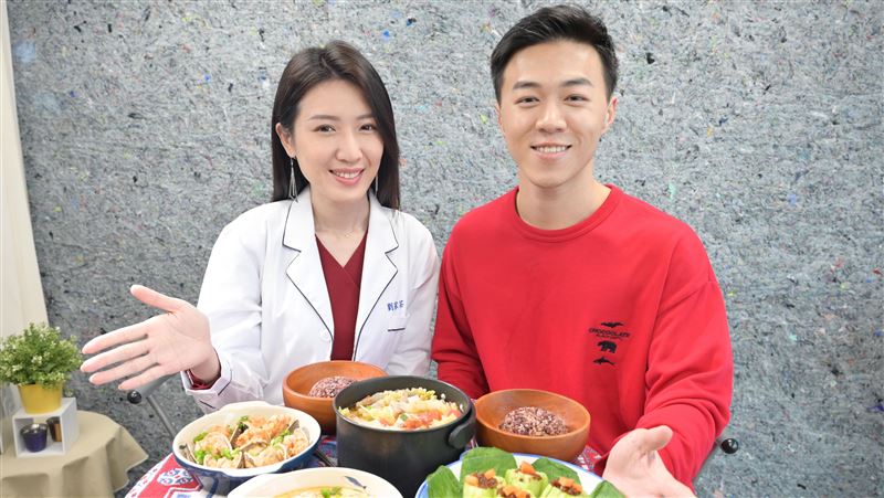 過年解放狂嗑肉　男星腹瀉揭恐怖下場