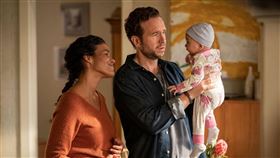 《結婚計念日》電影劇照，男主角瑞夫史波、女主角贊拉紐曼。（圖／双喜電影提供）