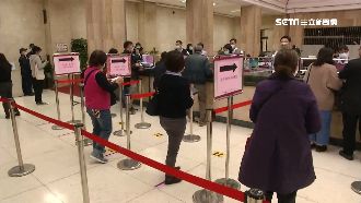 「實名制」換新鈔首日　人潮比往年少