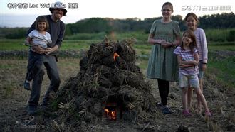 老外爸爸帶女兒控窯　合作晚餐超溫馨