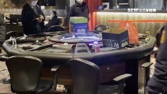 電子遊藝場涉賭　逾百台機台遭警查扣