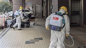 居家檢疫男多次外出　中市消毒社區及周邊道路台中市神岡區1名男子在居家檢疫期間多次離開住處，台中市政府將依法重罰，環保局24日出動防疫消毒大隊至社區環境及周邊街道完成消毒作業。（台中市政府提供）中央社記者趙麗妍傳真  110年1月24日