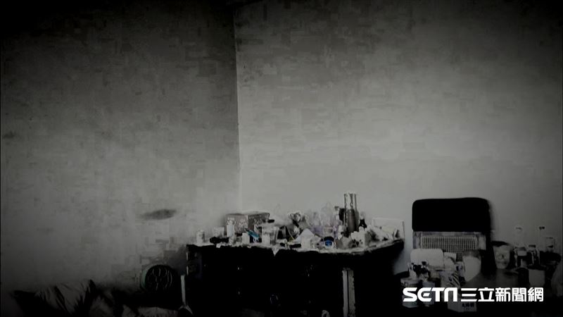 弱勢爺房間擺了一排鹽　原因讓人省思