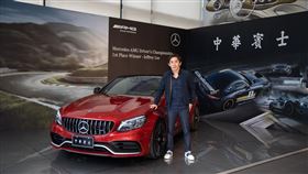 ▲賓士贈送Mercedes-AMG C63 S Coupé進化版給李勇德（圖／Mercedes-Benz提供）