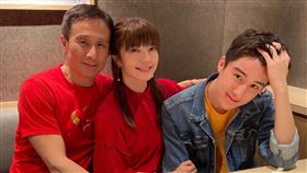 15歲兒子洗澡把門關上 楊羽霓失落：心裡超難過（圖／翻攝自阿建老師&楊羽霓和Peter的家IG）