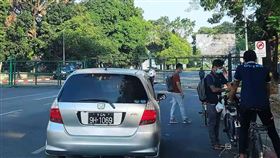 仰光主要道路被封鎖緬甸1日凌晨疑似軍方政變，翁山蘇姬及多名民選領袖遭到軍方拘捕，軍方擔心民眾大規模集結，仰光主要道路遭到封鎖。（緬甸台商提供）中央社記者呂欣憓曼谷傳真  110年2月1日