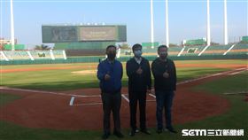 ▲陳其邁余政憲蔡其昌侯尊堯澄清湖球場。（圖／記者蕭保祥攝影）