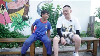 春風親自接蘭嶼弟下課　手寫這句催淚