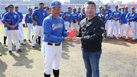 ▲蔡其昌南下探訪各隊春訓。（圖／中華職棒聯盟提供）