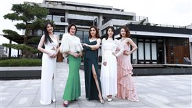 （左起）葉華、李之勤、梁佑南、楚宣、 顧子歆開箱《日蝕遊戲》豪宅 。（圖／民視提供）