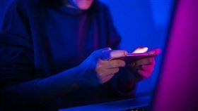 大陸一名丈夫玩手遊成癮，讓妻兒喪命。（示意圖／翻攝自pixabay）