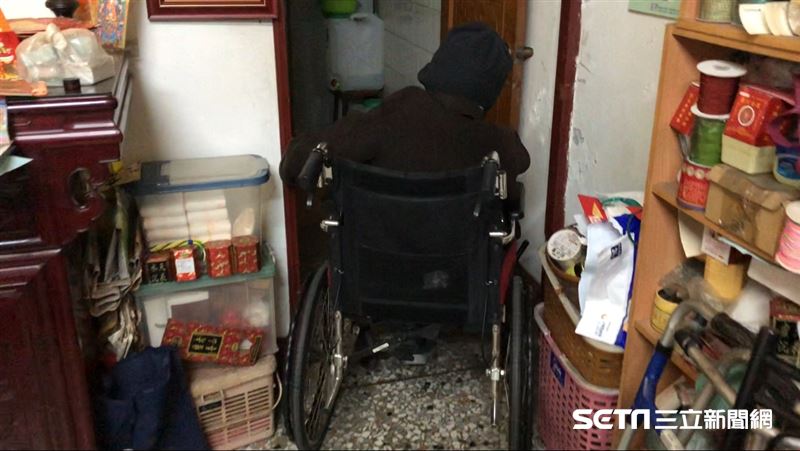 險被母逼下海　她回家遭酸：戶口沒你