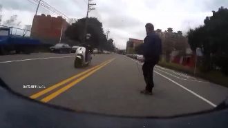 翁遭撞討償！騎士反控翁沒走斑馬線