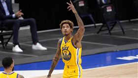 ▲烏布瑞（Kelly Oubre Jr.）投進7顆三分球攻下生涯新高40分。（圖／美聯社／達志影像）
