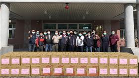 和平警分局偕同警友做公益 贈碳素電暖氣助弱勢家庭過冬