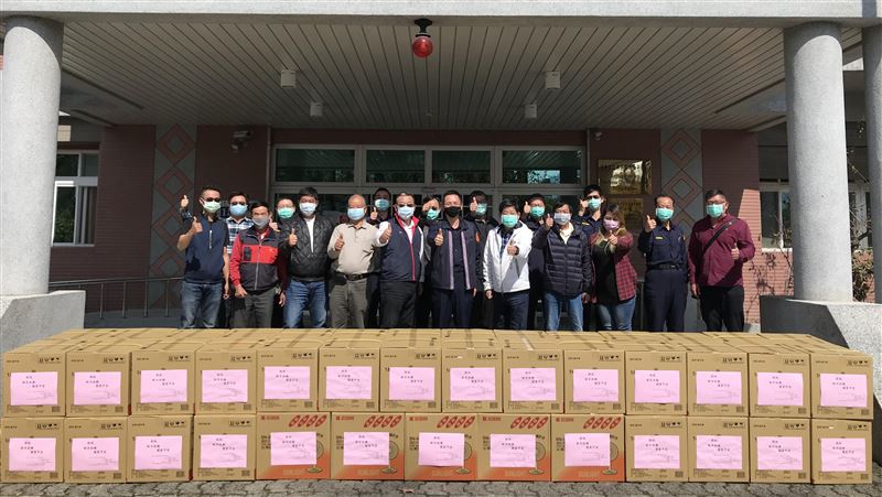 和平警做公益　贈電暖氣幫助弱勢過冬