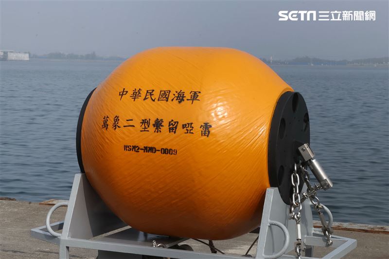 水下作業大隊人員實施防禦性布雷。（記者邱榮吉/攝影）