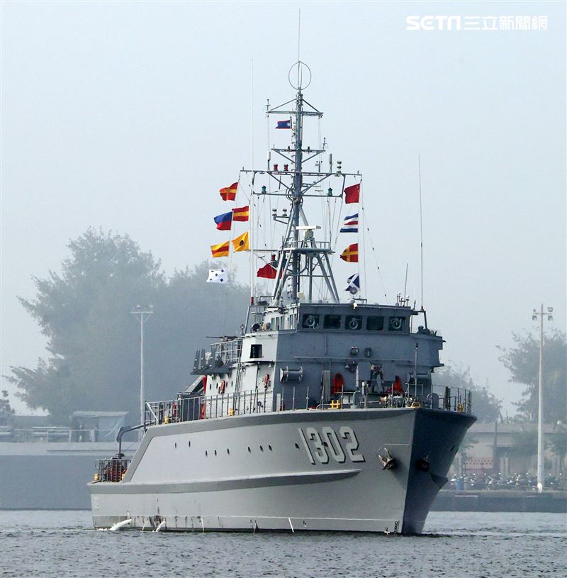 海軍春節加強戰備實施難船浮揚、防禦性布雷、水雷偵測、空中觀雷、水雷爆破及反特攻作戰等操演。（記者邱榮吉/攝影）
