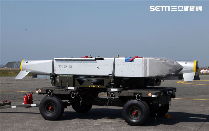 空軍IDF戰機實施萬劍彈潛力裝掛。（記者邱榮吉/攝影）