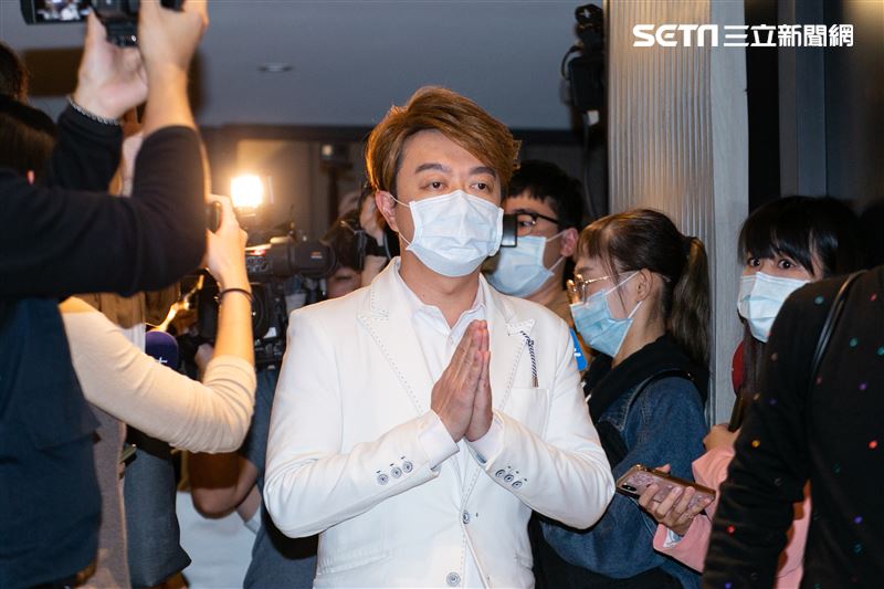 翁立友首度出面澄清，哽咽否認性騷擾。（圖／記者楊澍攝影）