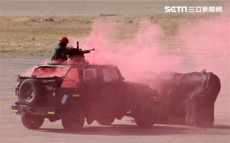 CM11戰車撞分隔島！六軍團道歉了