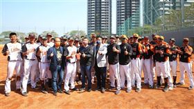 蔡其昌會長南下高雄探班統一7-ELEVEn獅隊。（圖／中職提供）