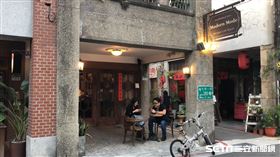 女神鐘瑤所開的「Modern Mode Café」，充滿70年代巴黎復古風。（圖／記者楊忠翰攝影）