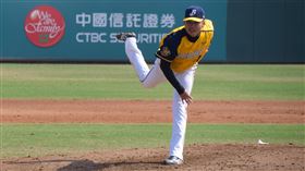 中信兄弟隊內賽　林樺慶首度登板繳出2局好投中華職棒中信兄弟隊5日進行春訓第3場自辦隊內賽，本季轉戰兄弟的投手林樺慶（圖）首度實戰登板，繳出2局好投，送出2次三振無失分。（中信兄弟提供）中央社記者楊啟芳傳真　110年2月5日
