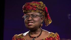 美國總統拜登政府5日「大力支持」奈及利亞籍的伊衛拉（圖）出任世界貿易組織秘書長。（圖／翻攝自facebook.com/NgoziOkonjoIweala）
