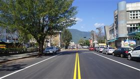 花蓮北埔部落道路不平近20年  中央挹注經費重鋪花蓮新城鄉北埔部落道路近20年來沒有修繕過，路面老舊破損，鄉公所爭取中央經費，趕在春節前改善2公里主要幹道，6日落成啟用。中央社記者張祈攝  110年2月6日