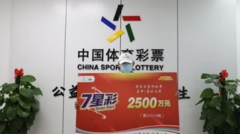 上班族中1個億　丟錢給老婆：隨便花