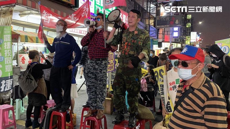 不服氣！罷捷支持者怒吼：要求驗票