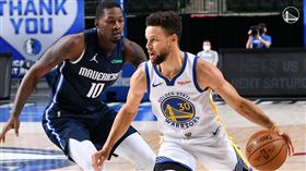 ▲柯瑞（Stephen Curry）單場11顆三分球攻下57分。（圖／翻攝自勇士推特）