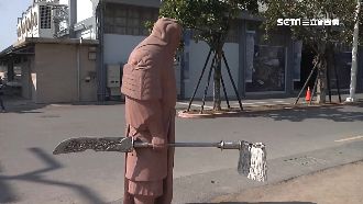 關公棄刀拿拖把？遊客：可能愛整潔