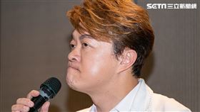 翁立友首度出面澄清，哽咽否認性騷擾。（圖／記者楊澍攝影）