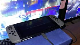 保全上班打電動提神！他怒公審被打臉（圖／翻攝自爆怨公社臉書）有碼