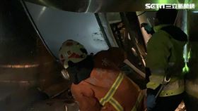 新北市復興路機械停車場發生故障，整部車掉落地下2樓。（圖／翻攝畫面）