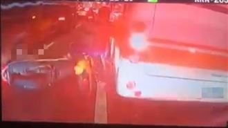 騎士鑽「行動車縫」摔倒遭輾斃畫面曝