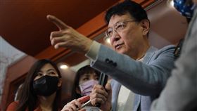 趙少康宣布爭取參與2024總統初選（2）中廣董事長趙少康（右）8日宣布，將爭取代表國民黨參選2024年總統大選，希望促成台灣與大陸兩岸和平，國內兩大黨和解。中央社記者徐肇昌攝  110年2月8日