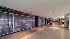 日本去年12月旅行收支  比前年同期少87%受到武漢肺炎疫情影響，日本去年12月旅行收支報287億日圓（約新台幣76億元）的盈餘，比前年同月少87%。圖為2月7日東京成田國際機場免稅商店通道。中央社記者楊明珠千葉攝  110年2月8日