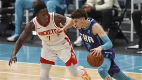 ▲「球三弟」鮑爾（LaMelo Ball）半場攻下15分。（圖／美聯社／達志影像）