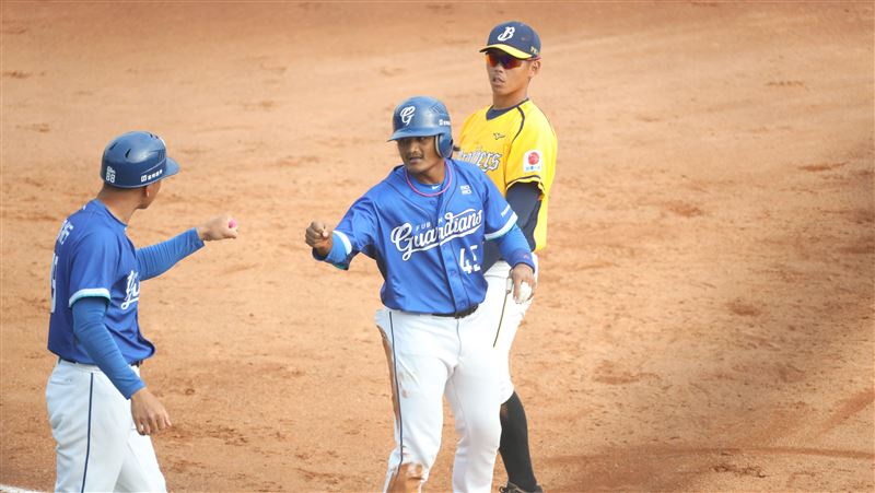 富邦0轟9長打痛擊兄弟　洪總說調整