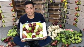 屏東果農嘗試不同品種栽培　推彩色蓮霧禮盒屏東蓮霧農王瑞雄喜歡培育不同品種的蓮霧，並嫁接雜交尋找新品系，目前共栽培有10個品系及品種的蓮霧，並推出彩色蓮霧禮盒，他表示，禮盒裡的5個品種都是經他多年的栽培經驗。（王瑞雄提供）中央社記者郭芷瑄傳真　110年2月9日