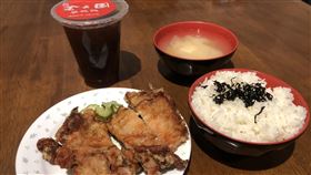金之園草袋飯香酥雞腿飯已有40年歷史的金之園草袋飯，是許多老台中人的口袋美食名單之一，香酥雞腿飯是許多老饕的最愛。中央社記者趙麗妍攝　110年2月10日