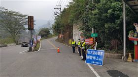 高市景點設交通崗機動管制高雄市交通大隊於年節期間在觀光景點設置交通崗管控交通，一旦出現壅塞將機動管制，避免湧入過多人潮。（高市交通大隊提供）中央社記者王淑芬傳真　110年2月10日